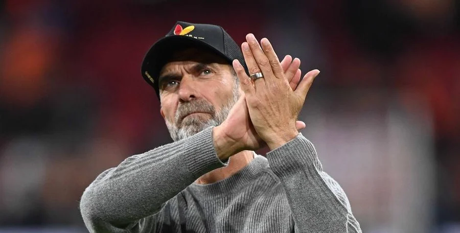 Jürgen Klopp watches match