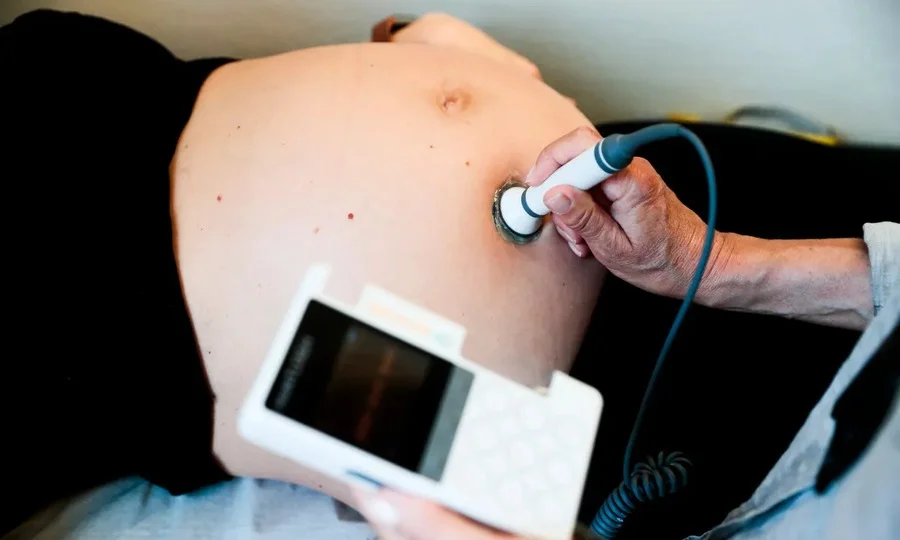 Doctor consults patient healthcare